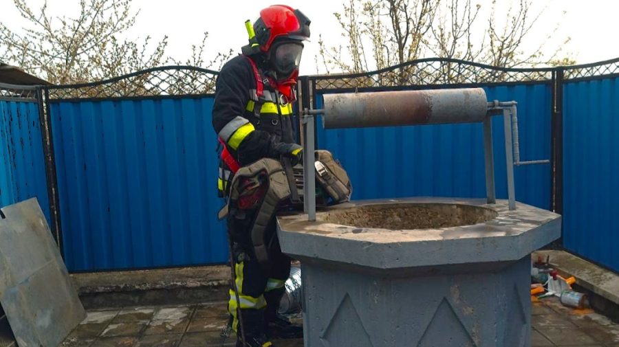 Incident într-o gospodărie din Dondușeni. Bărbat, salvat după ce a căzut într-o fântână de șapte metri