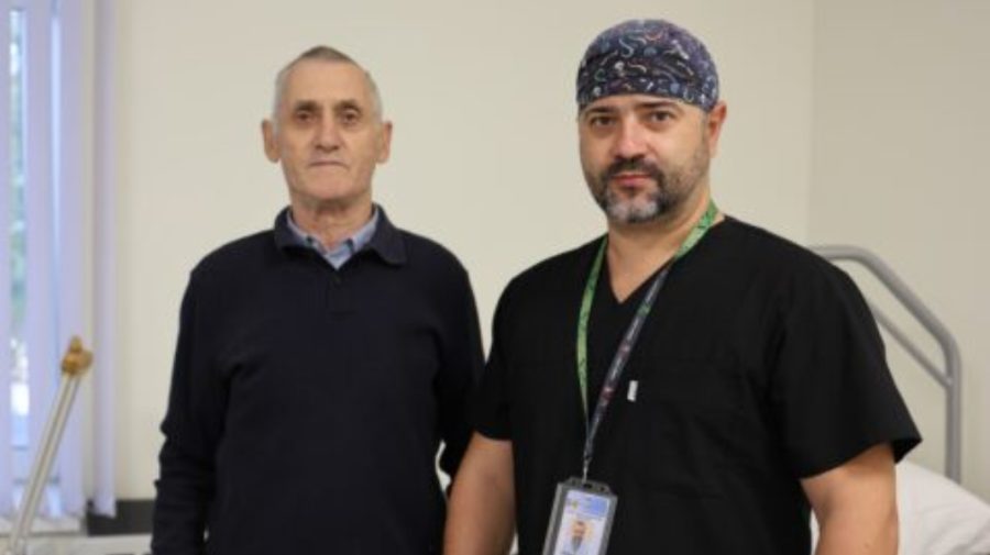 FOTO Premieră medicală în Moldova: Un bărbat a primit o proteză inovatoare de genunchi