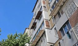 VIDEO „Am auzit o bubuitură”. Ce spun vecinii despre tragedia de la Bălți, unde un minor a decedat