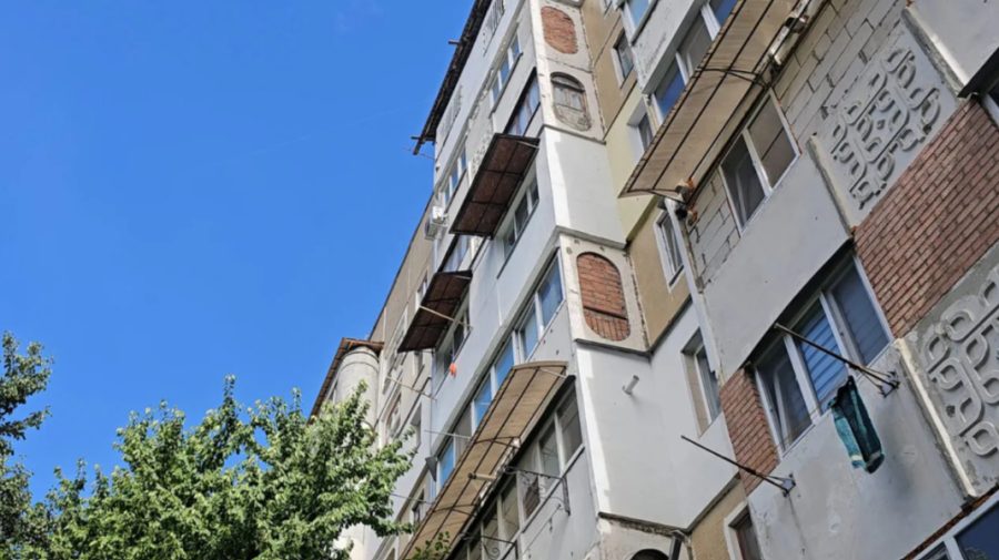 VIDEO „Am auzit o bubuitură”. Ce spun vecinii despre tragedia de la Bălți, unde un minor a decedat