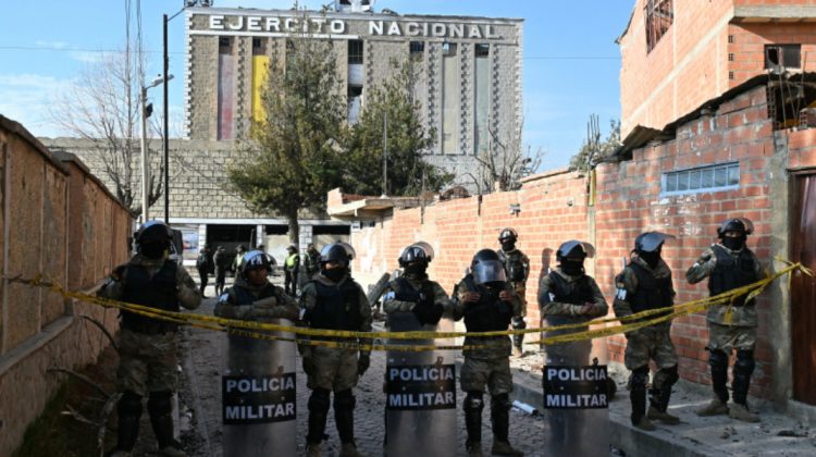 VIDEO Explozie puternică la o cazarmă militară din Bolivia: Cel puțin 10 persoane au murit