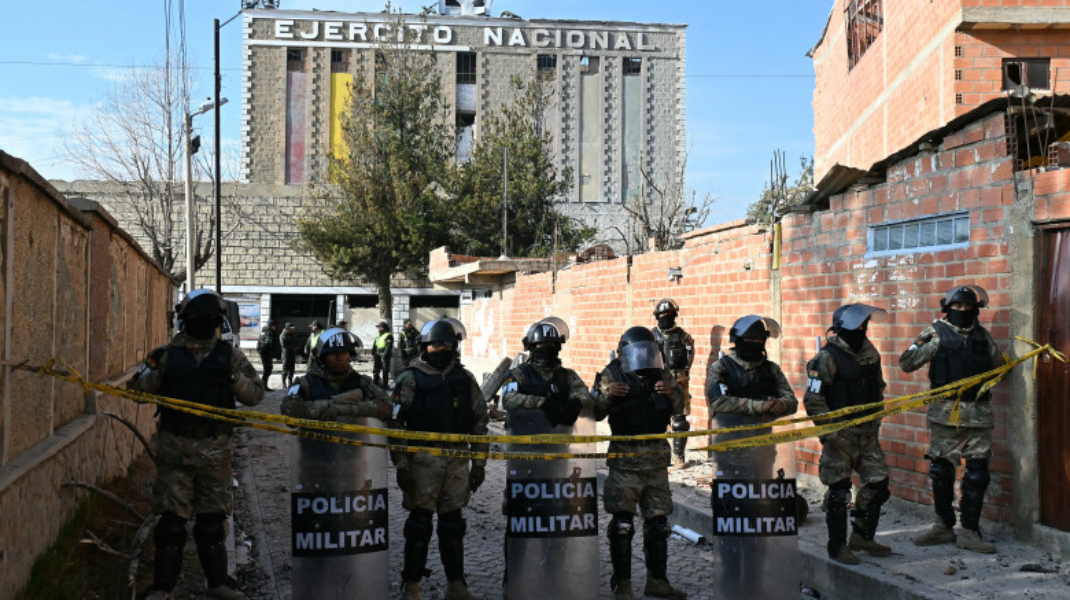 VIDEO Explozie puternică la o cazarmă militară din Bolivia: Cel puțin 10 persoane au murit