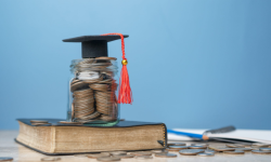 Burse mai mari pentru studenți din septembrie: Cât vor primi în funcție de categorie