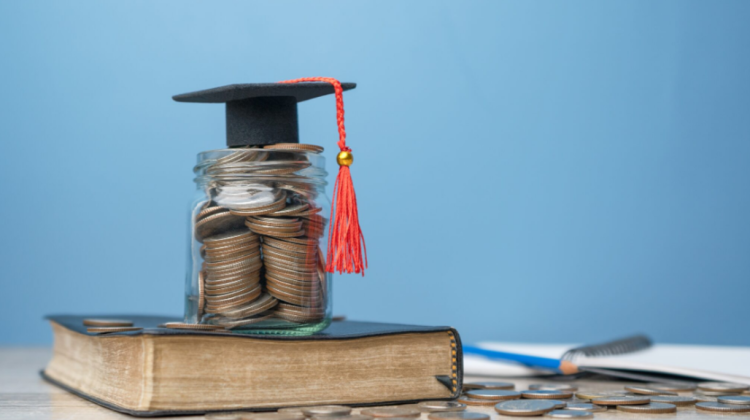 Burse mai mari pentru studenți din septembrie: Cât vor primi în funcție de categorie
