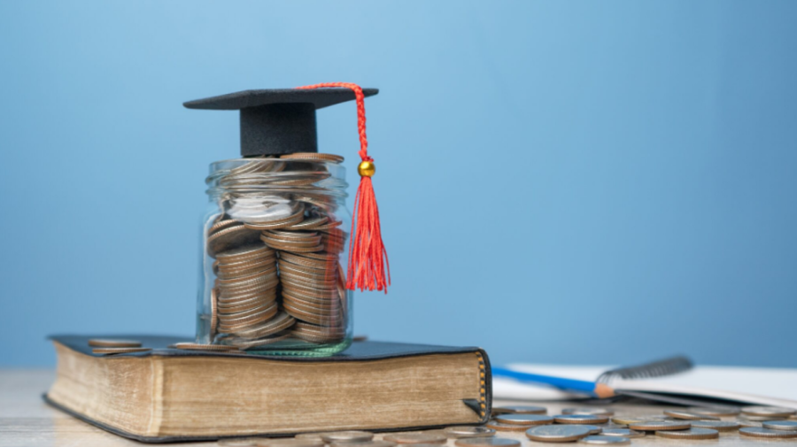 Burse mai mari pentru studenți din septembrie: Cât vor primi în funcție de categorie