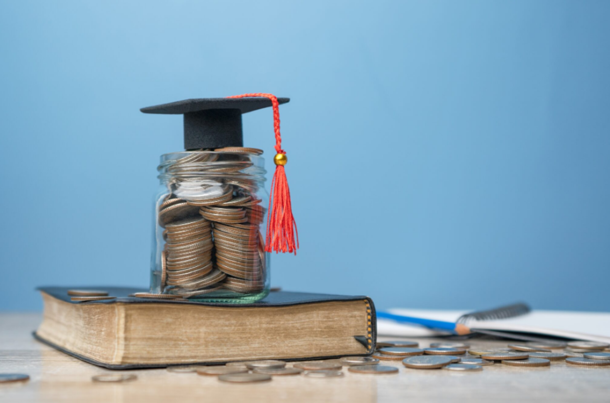 Burse mai mari pentru studenți din septembrie: Cât vor primi în funcție de categorie