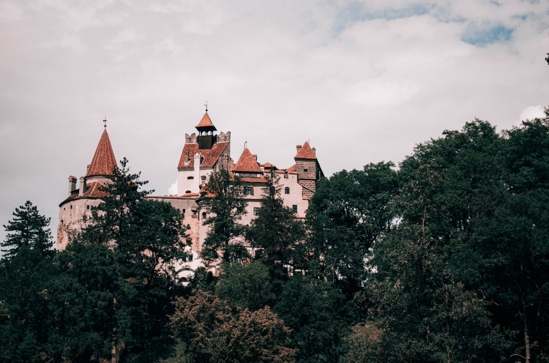 Un castel din România, într-un top al celor mai misterioase locuri din lume