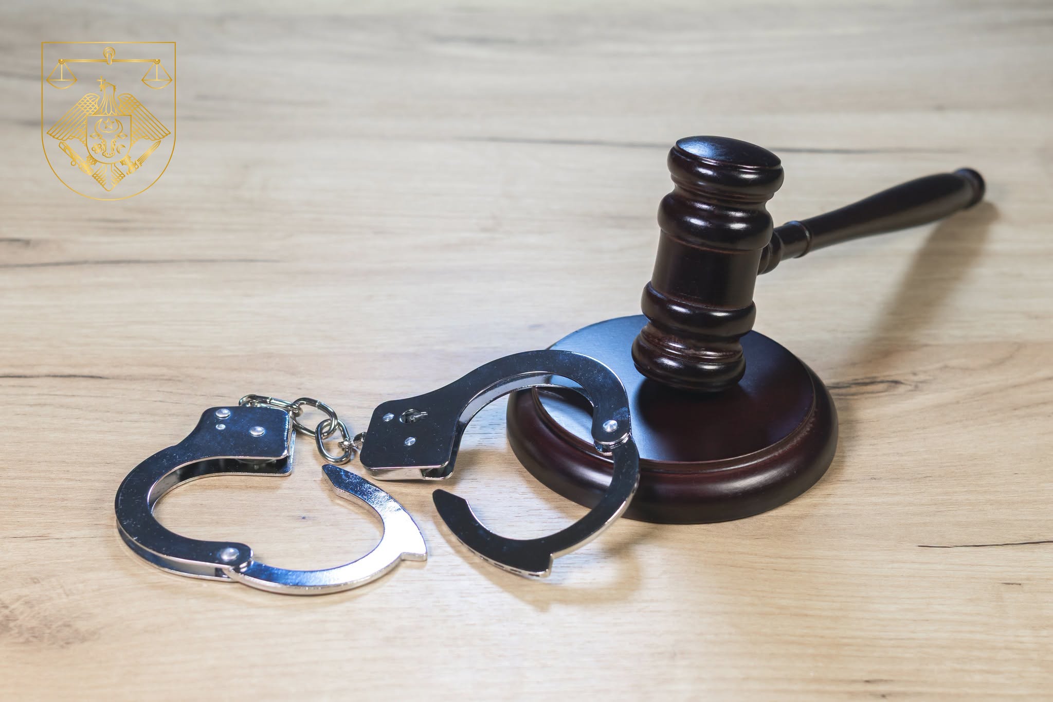 S-a prezentat drept polițist și a șantajat un bărbat, obținând peste 100 000 de lei. Inculpatul, condamnat