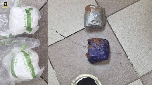 Captură de droguri de 1,6 milioane de lei în Capitală: Aproape un kilogram de cocaină, găsit într-un colet din Spania