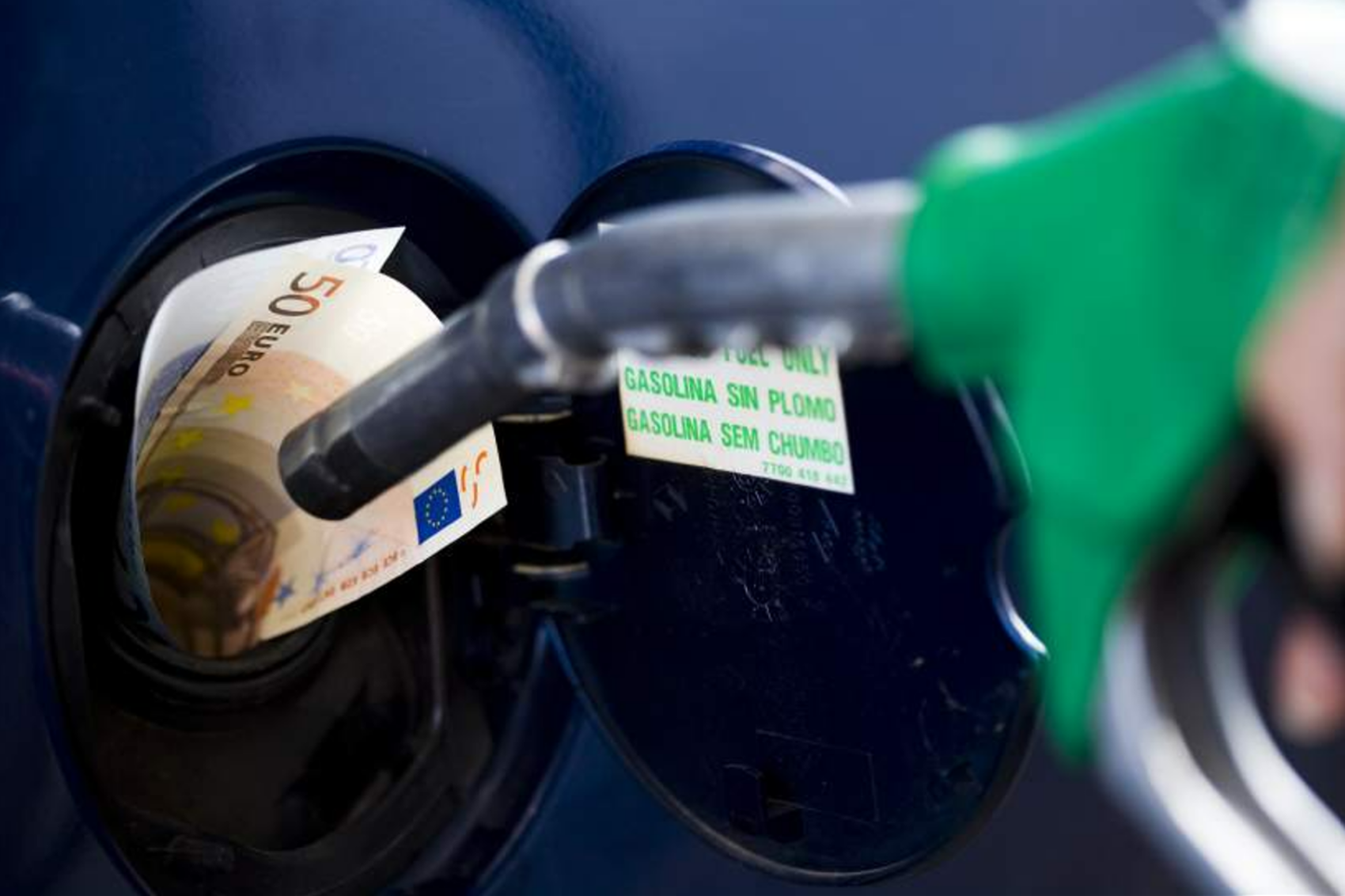 Scumpirea carburanților îi costă pe europeni 270 de milioane de euro pe zi: Motorina generează cele mai mari pierderi