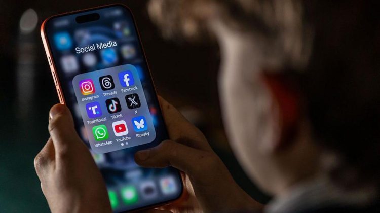 TikTok, Instagram, Facebook și YouTube, interzise copiilor sub 13 ani în UE: Actul, adoptat de Comisia Europeană