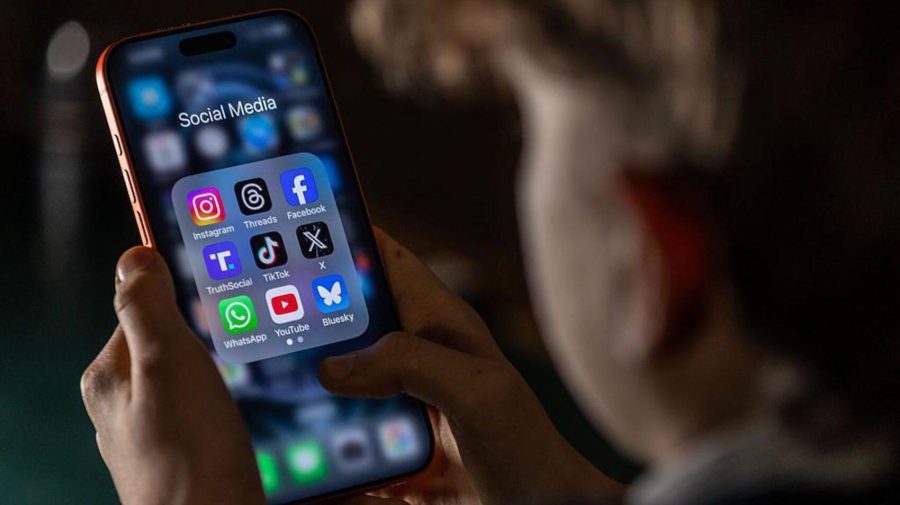 TikTok, Instagram, Facebook și YouTube, interzise copiilor sub 13 ani în UE: Actul, adoptat de Comisia Europeană