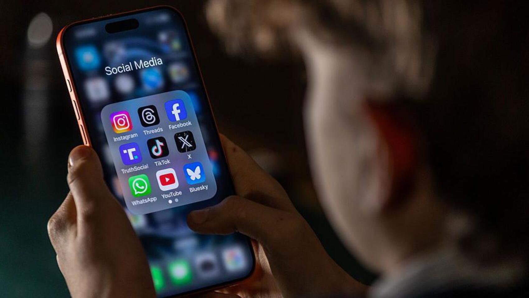 TikTok, Instagram, Facebook și YouTube, interzise copiilor sub 13 ani în UE: Actul, adoptat de Comisia Europeană