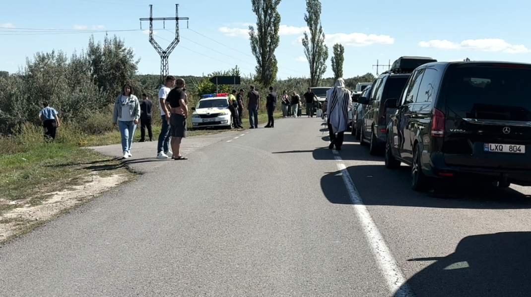 Cozi kilometrice la Palanca, după atacul cu drone de la Starokazacie: „Așteptăm de patru-cinci ore”