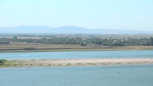 Nivelul scăzut al Dunării provoacă probleme navigației: O navă încărcată a rămas blocată lângă Ruse