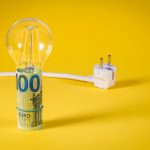 Energia cumpărată de Energocom s-a scumpit cu 17% în august: Cât a costat un MWh