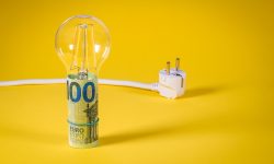 Energia cumpărată de Energocom s-a scumpit cu 17% în august: Cât a costat un MWh