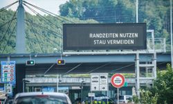 Granița dintre Germania și Elveția, închisă! Câinii au semnalat explozibil într-o mașină