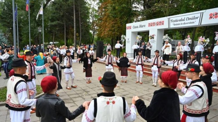 Festivalul etniilor are loc la Chișinău. Evenimentul poate fi urmărit LIVE pe Rlive.md