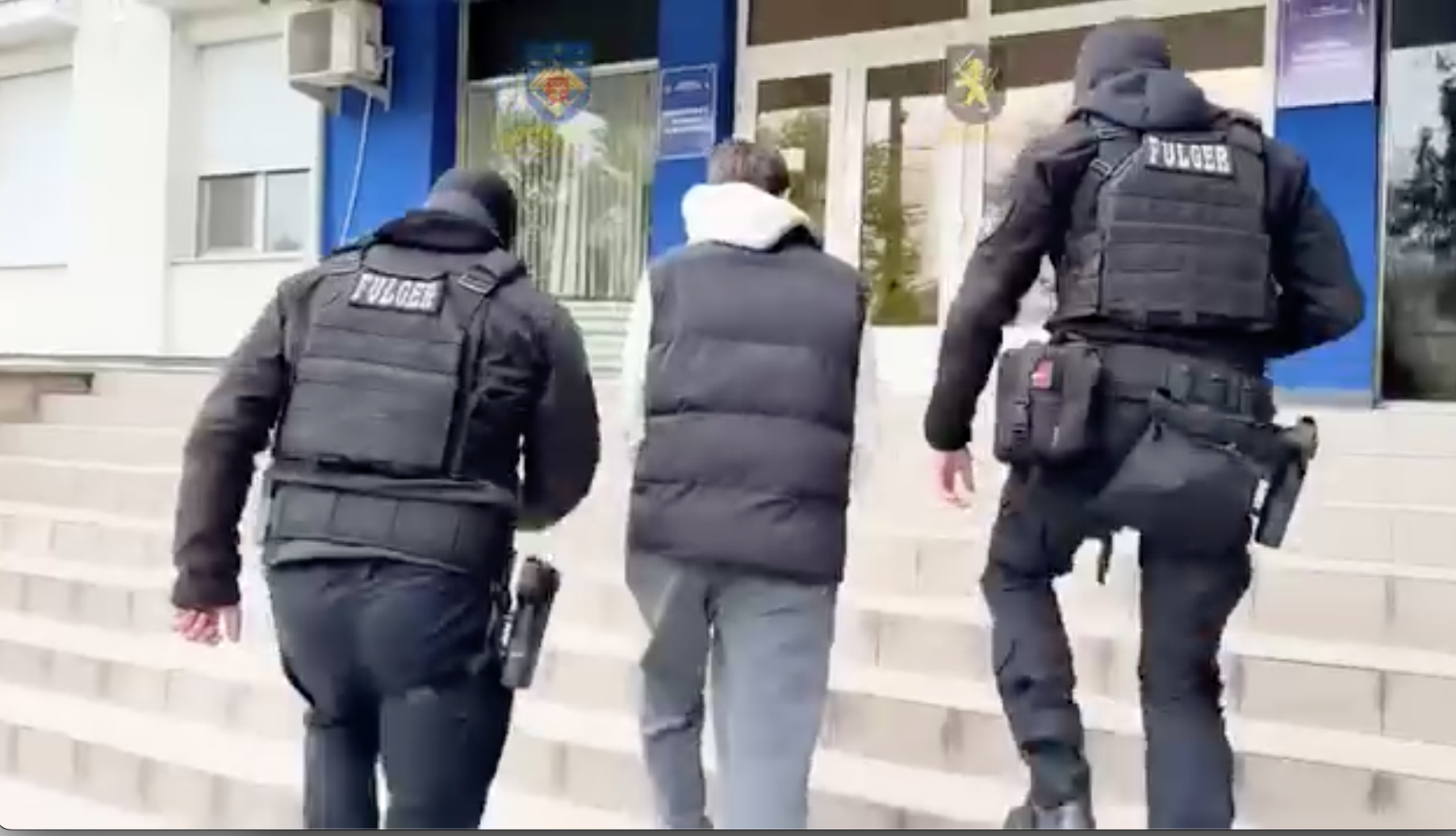 VIDEO Trei învinuiți în dosarul vânzării fictive a tractoarelor și mașinilor de 6.000.000 lei – trimiși în judecată