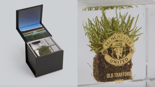Bucăți din gazonul de pe Old Trafford, vândute fanilor de Manchester United