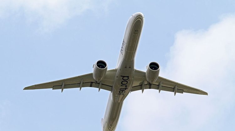Probleme pe aeroporturile din Marea Britanie. Aproximativ 200 de zboruri au fost anulate, iar altele au avut întârzieri