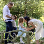 VIDEO Harry, Meghan și cei doi copii ai lor, imagini rare din viața de familie, după revenirea în Marea Britanie
