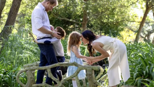 VIDEO Harry, Meghan și cei doi copii ai lor, imagini rare din viața de familie, după revenirea în Marea Britanie