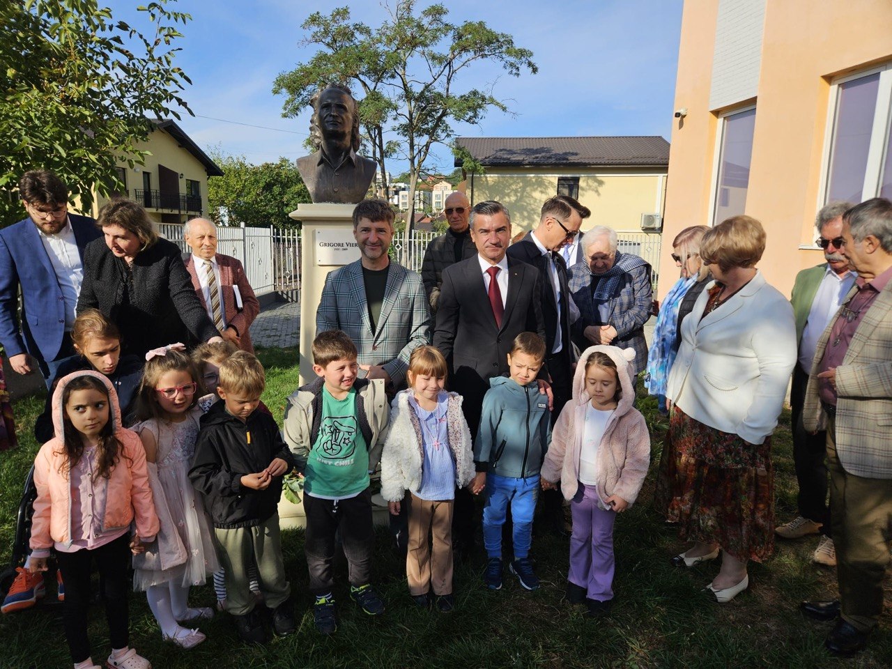 Grigore Vieru, între memorie și poezie. Bustul poetului, inaugurat la Iași, la grădinița care îi poartă numele