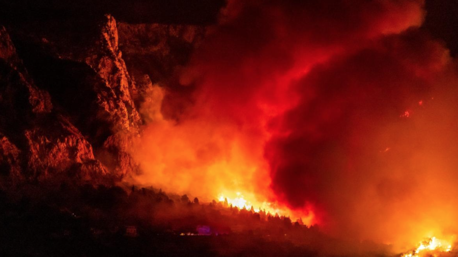 Incendiu pe o insulă din Croația. Aproximativ 500 de persoane au fost evacuate