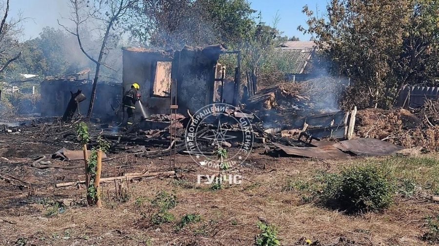 Incendiu pe un teren abandonat din Tiraspol. Flăcările au cuprins 1.000 de metri pătrați
