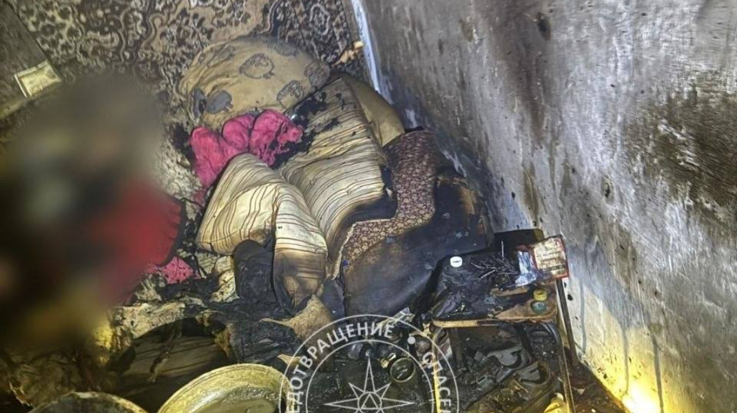 Un bărbat a decedat într-un incendiu: Cauza preliminară – imprudența în timpul fumatului