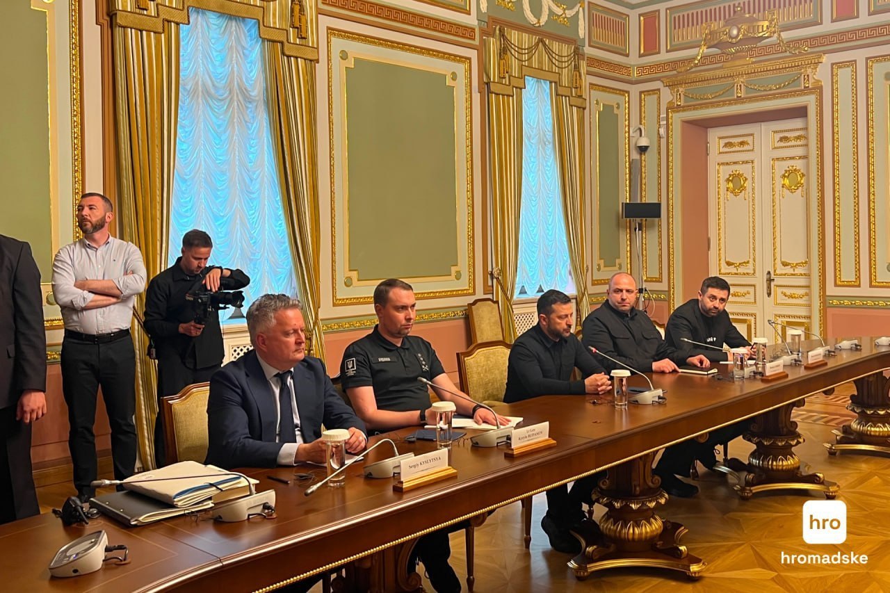 SUA anunță un „pachet de pace” pentru Ucraina și speră la reluarea negocierilor trilaterale
