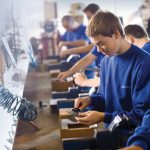 Peste 2.700 de elevi au ales studiile combinate cu practica: Cum a crescut interesul pentru învățământul dual
