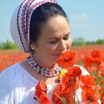 Nu se teme de vârstă! O renumită cântăreață din Moldova merge la sală și la înot la 74 de ani