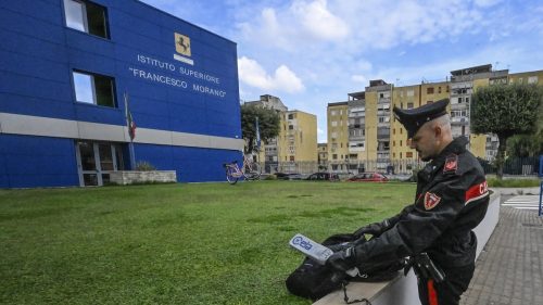 Detectoarele de metal au ajuns în școlile din Italia: Măsura, introdusă după incidente violente