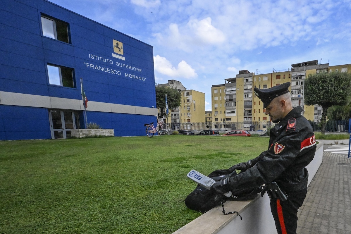 Detectoarele de metal au ajuns în școlile din Italia: Măsura, introdusă după incidente violente