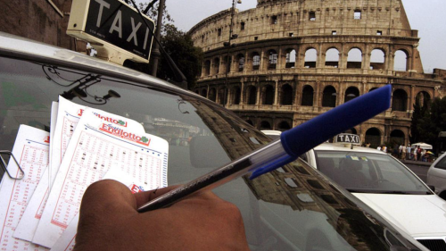 Un italian a câștigat peste 200 de milioane de euro la loterie. Fosta soție i-ar putea lua jumătate din bani
