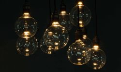 Iluminatul decorativ și publicitar va fi oprit: Autoritățile cer reducerea consumului de energie în orele de vârf