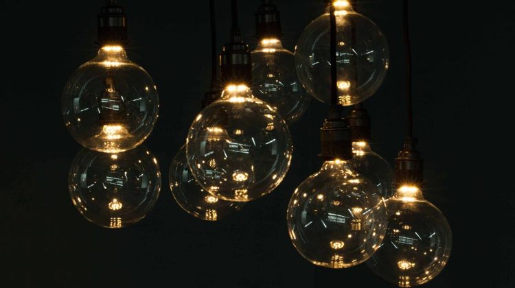 Iluminatul decorativ și publicitar va fi oprit: Autoritățile cer reducerea consumului de energie în orele de vârf