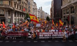 VIDEO Protest de amploare la Madrid: Spaniolii cer alegeri anticipate după afluxul de migranți din Ceuta