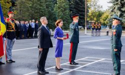 Maia Sandu a înmânat distincții de stat și diplome de onoare, la 35 de ani de la crearea Armatei Naționale
