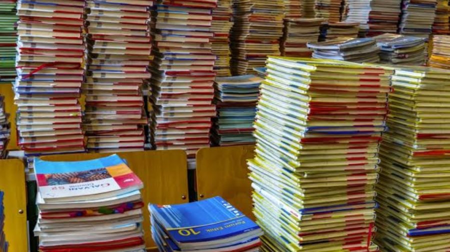 Ministerul Educației: Manualele școlare din Moldova au o vechime medie de 3,9 ani