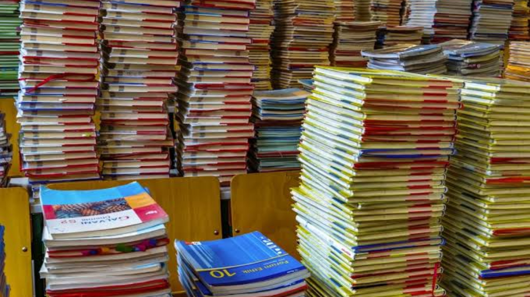 Ministerul Educației: Manualele școlare din Moldova au o vechime medie de 3,9 ani