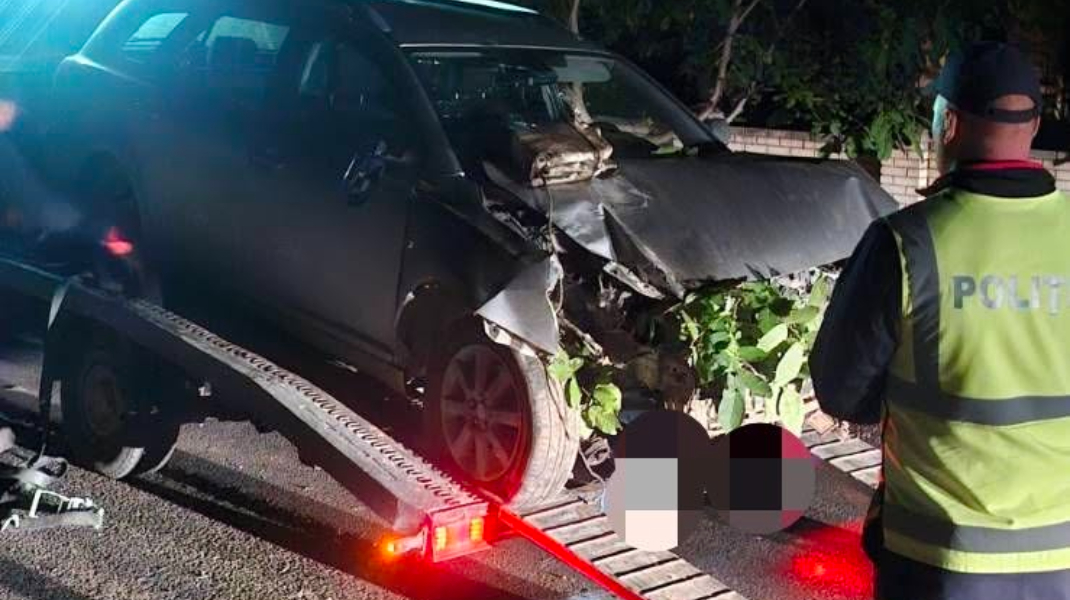 Accident nocturn la Glodeni: Un șofer a pierdut controlul volanului și s-a izbit de un pilon