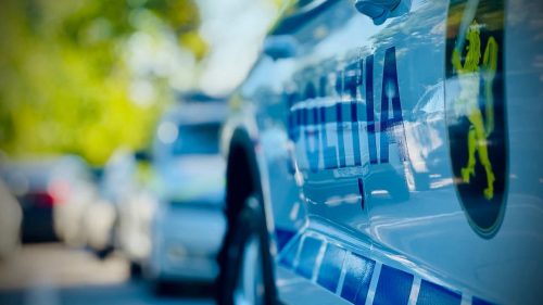 Motociclist fără permis, urmărit de polițiști prin sectorul Râșcani al Capitalei: Cursa s-a încheiat cu o căzătură