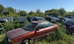 Mașini introduse temporar în Moldova, găsite la dezmembrare. Un agent economic, luat la verificări