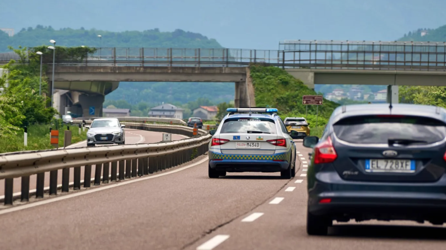 Italia a decis să elimine taxa auto pentru 14,5 milioane de autoturisme și motociclete
