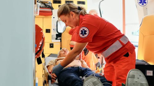 Ambulanța, solicitată de aproape 15 mii de ori într-o singură săptămână. Cele mai frecvente urgențe