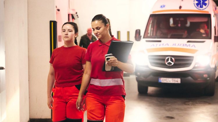 Ambulanța, solicitată de peste 15 mii de persoane în ultima săptămână. Cele mai frecvente urgențe